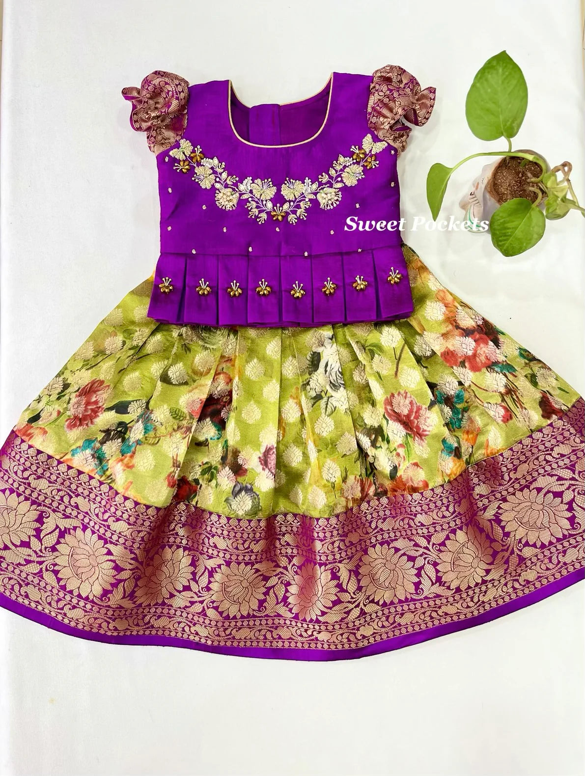 Age: 0-1 year(Lehenga set)