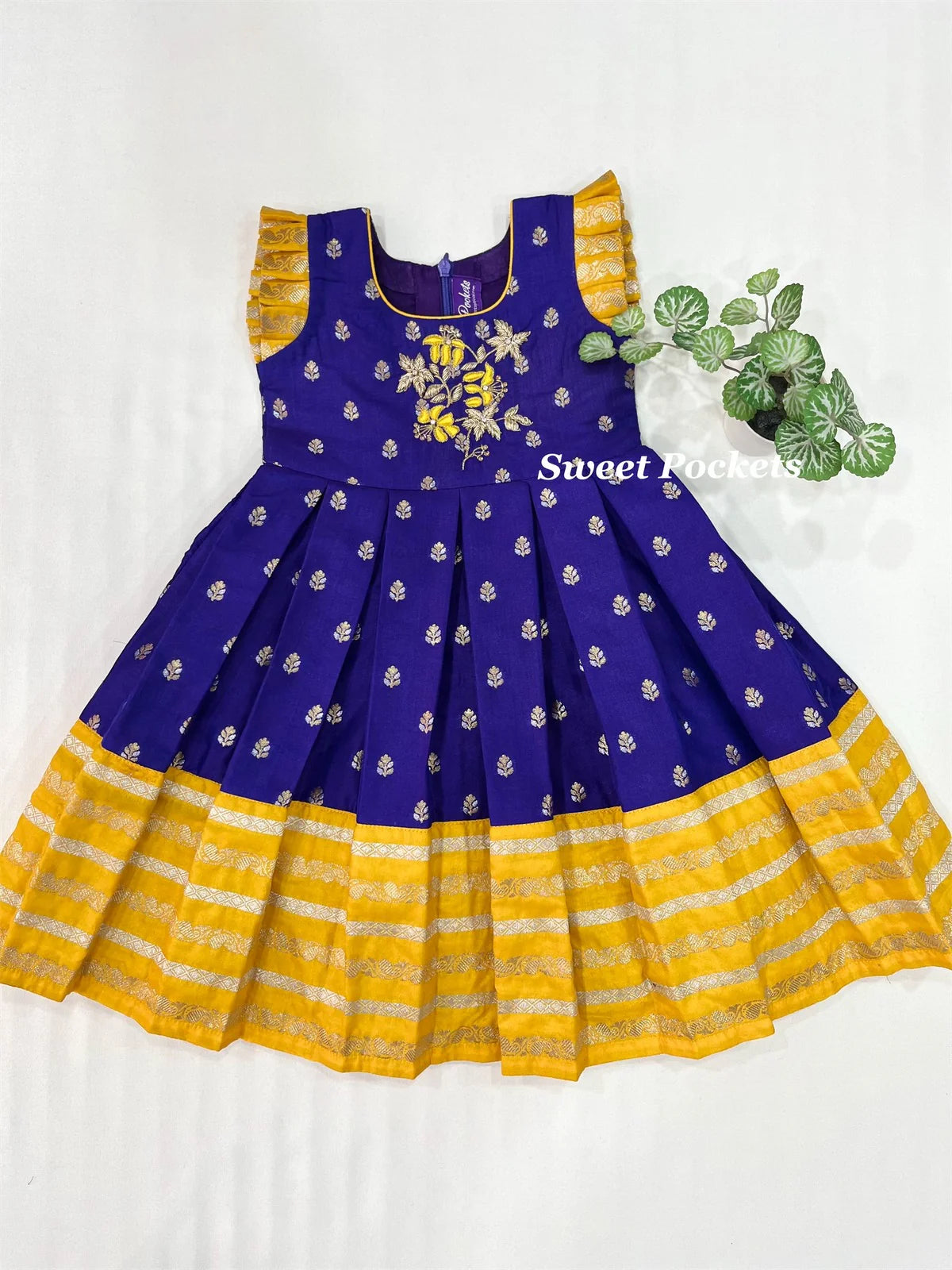Age: 0-1 year (Ethnic Gown)