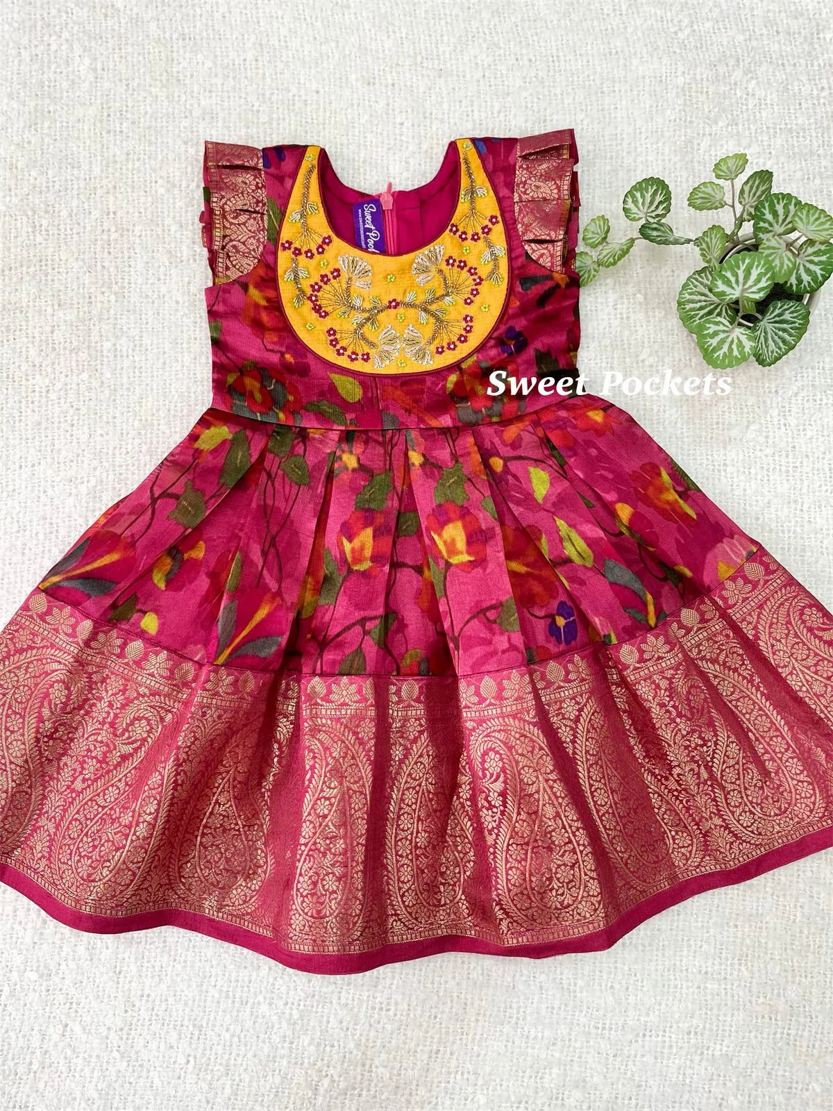 Age: 0-1 year (Ethnic Gown)