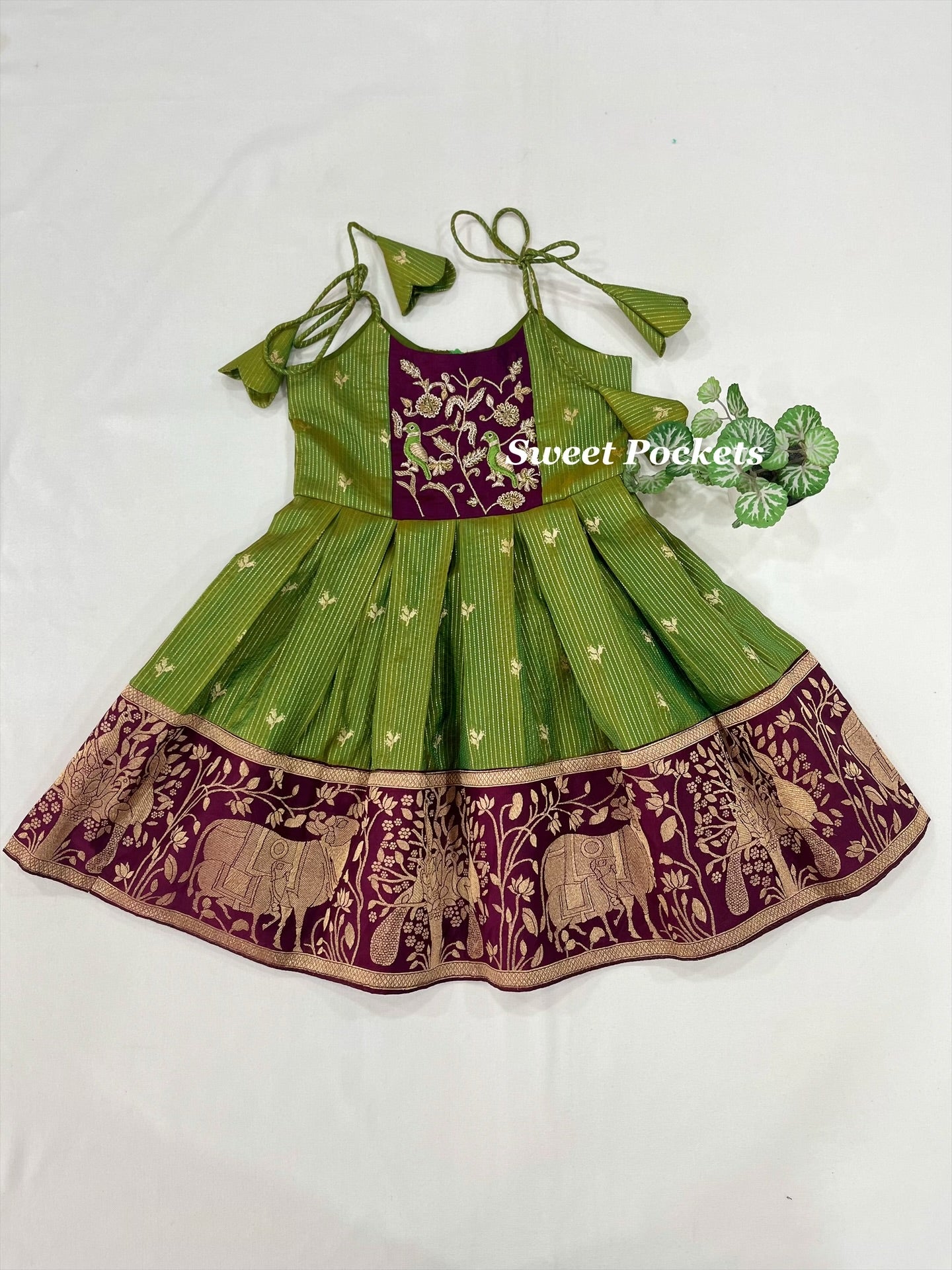 Age: 0-1 year (Ethnic Gown)