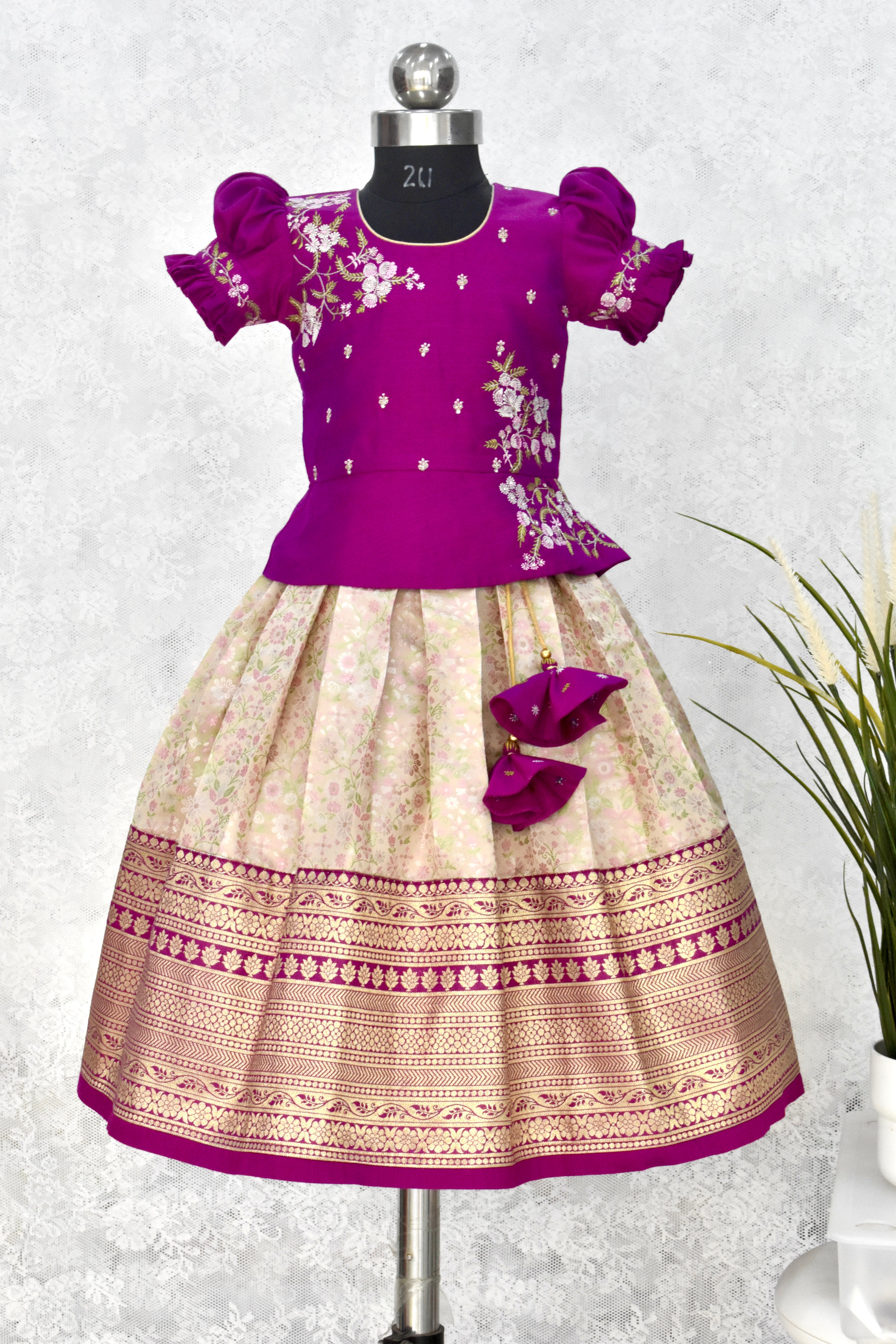 Age: 2-3 year (Lehenga set)
