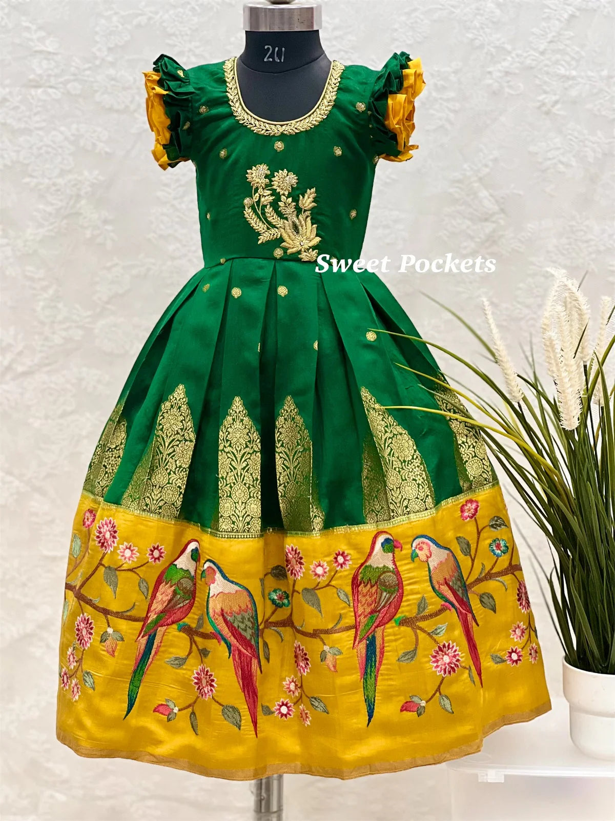 Age:2-3 year (Ethnic Gown)