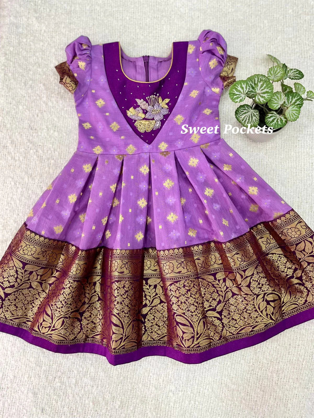Age: 0-1 year (Ethnic Gown)