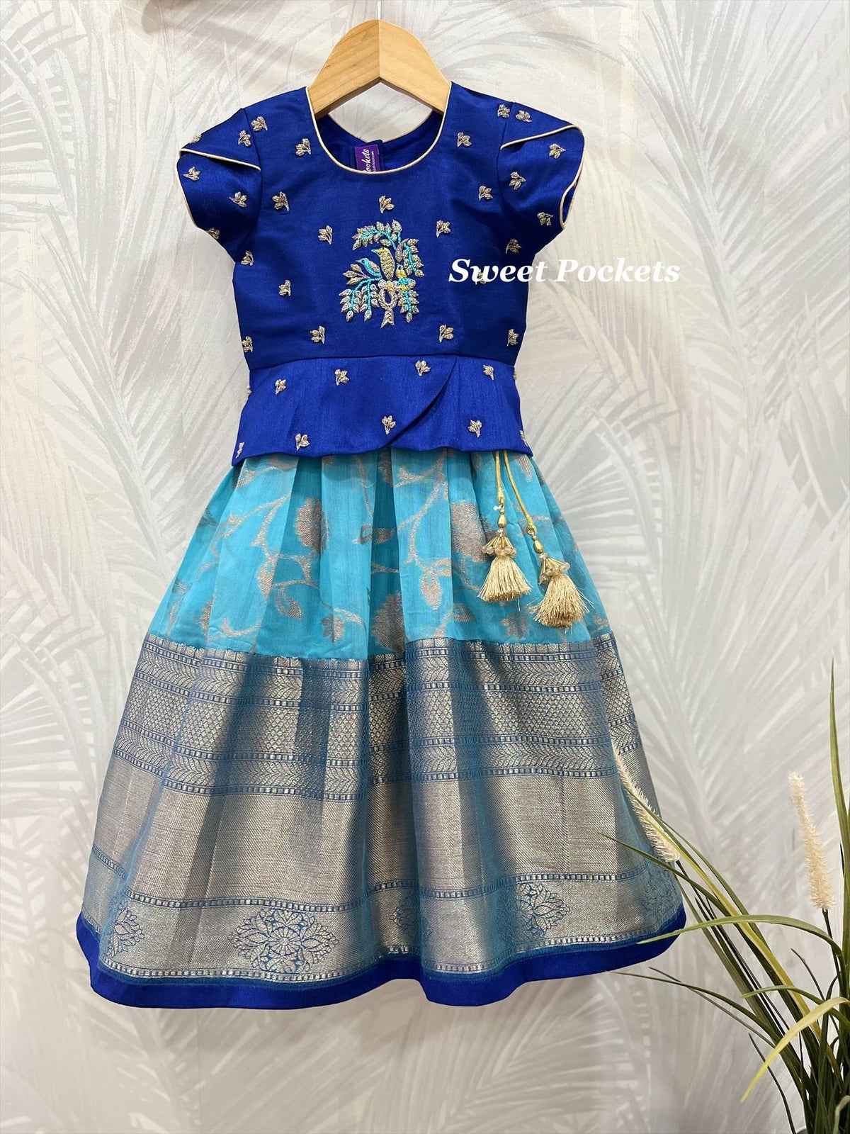 Age: 2-3 year(Lehenga set)