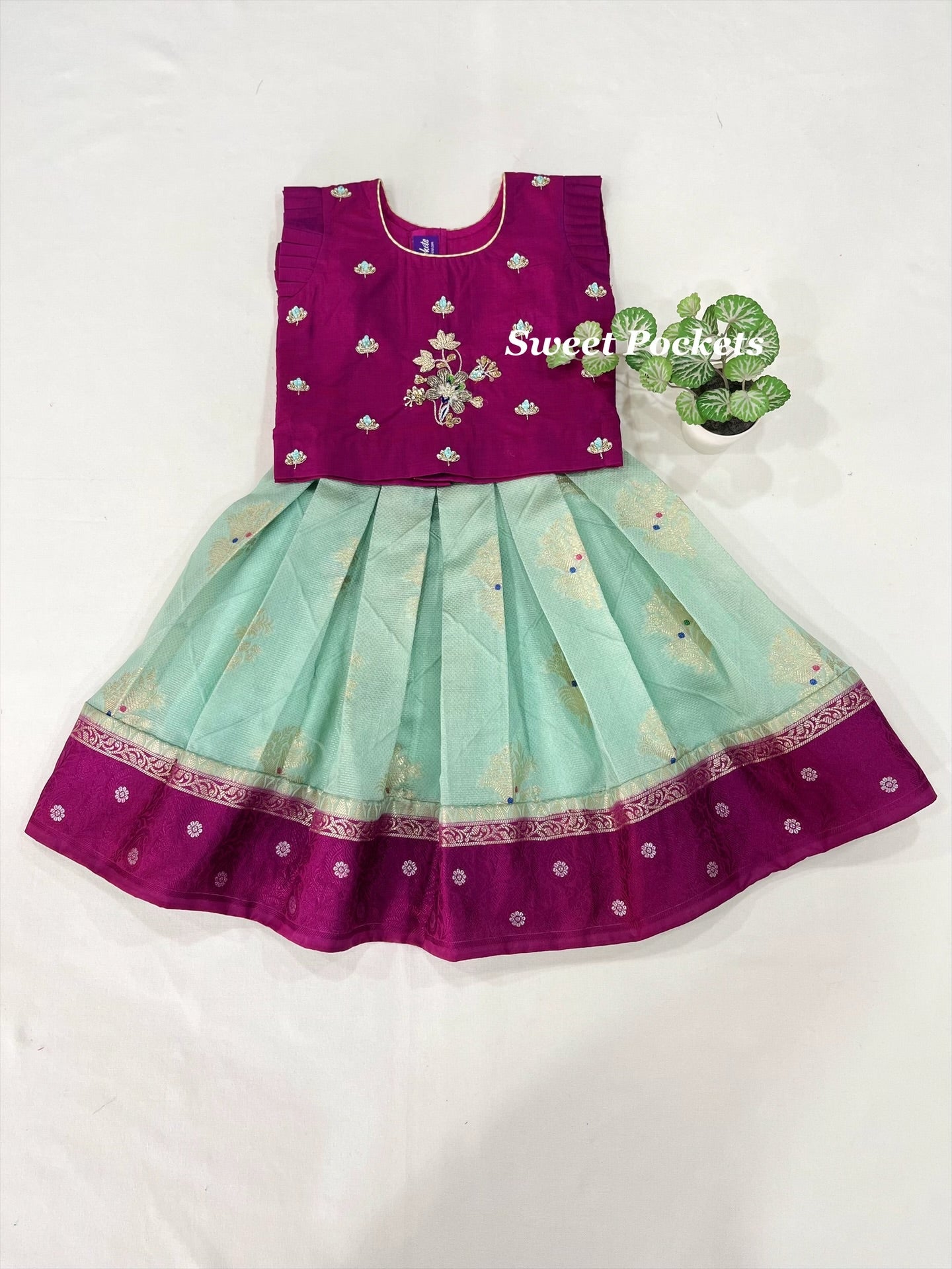 Age: 0-1 year(Lehenga set)