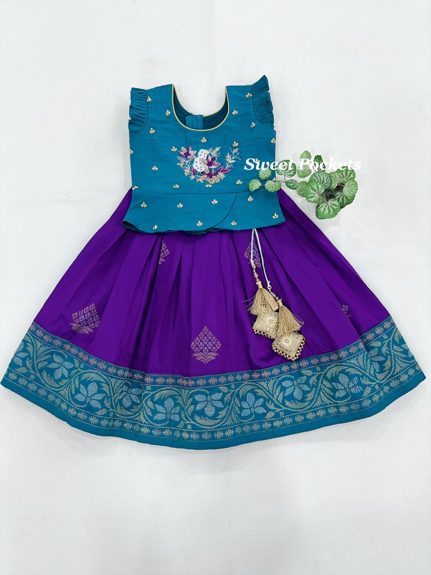 Age: 1-2 year(Lehenga set)