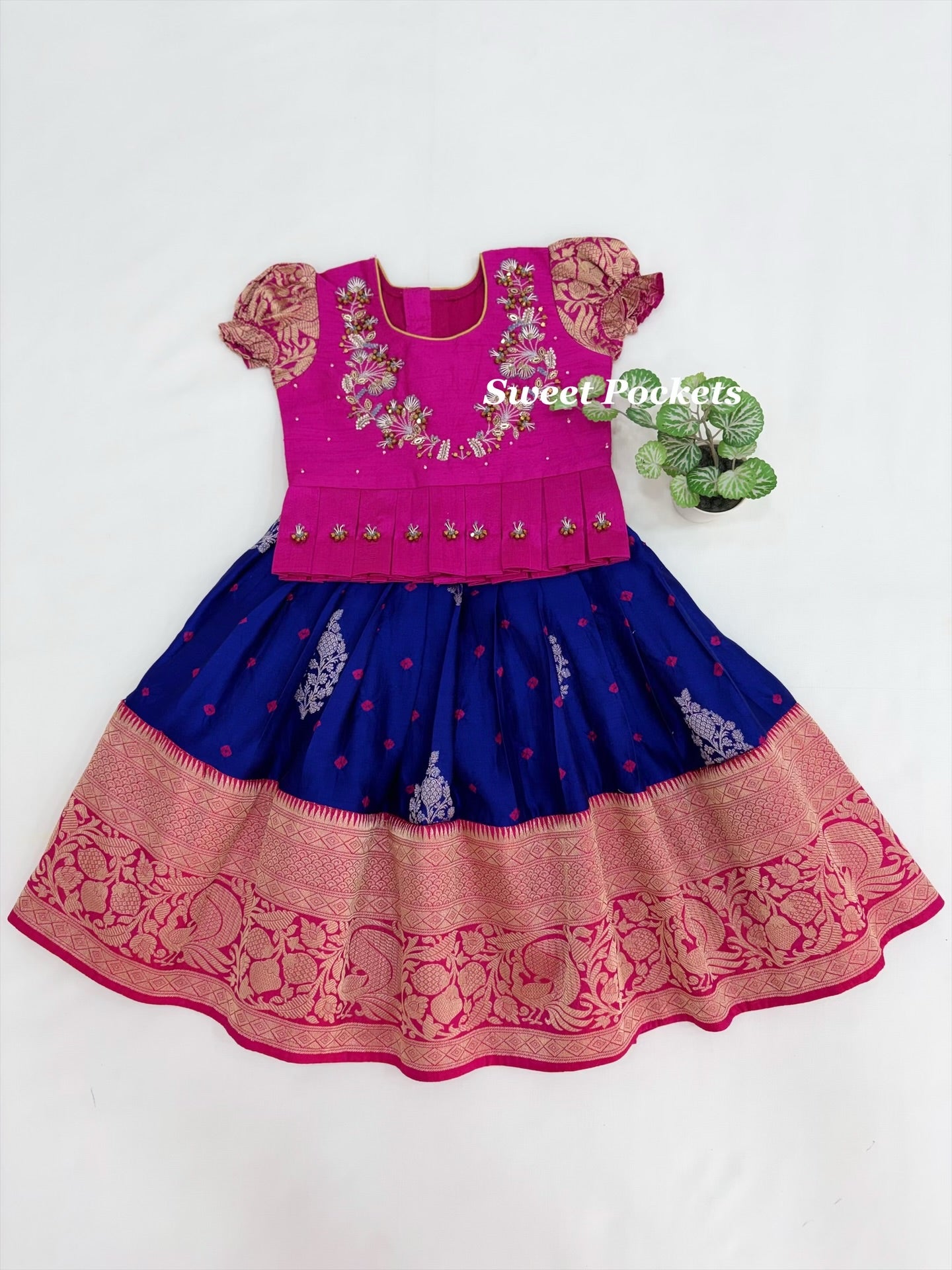 Age: 1-2 year(Lehenga set)