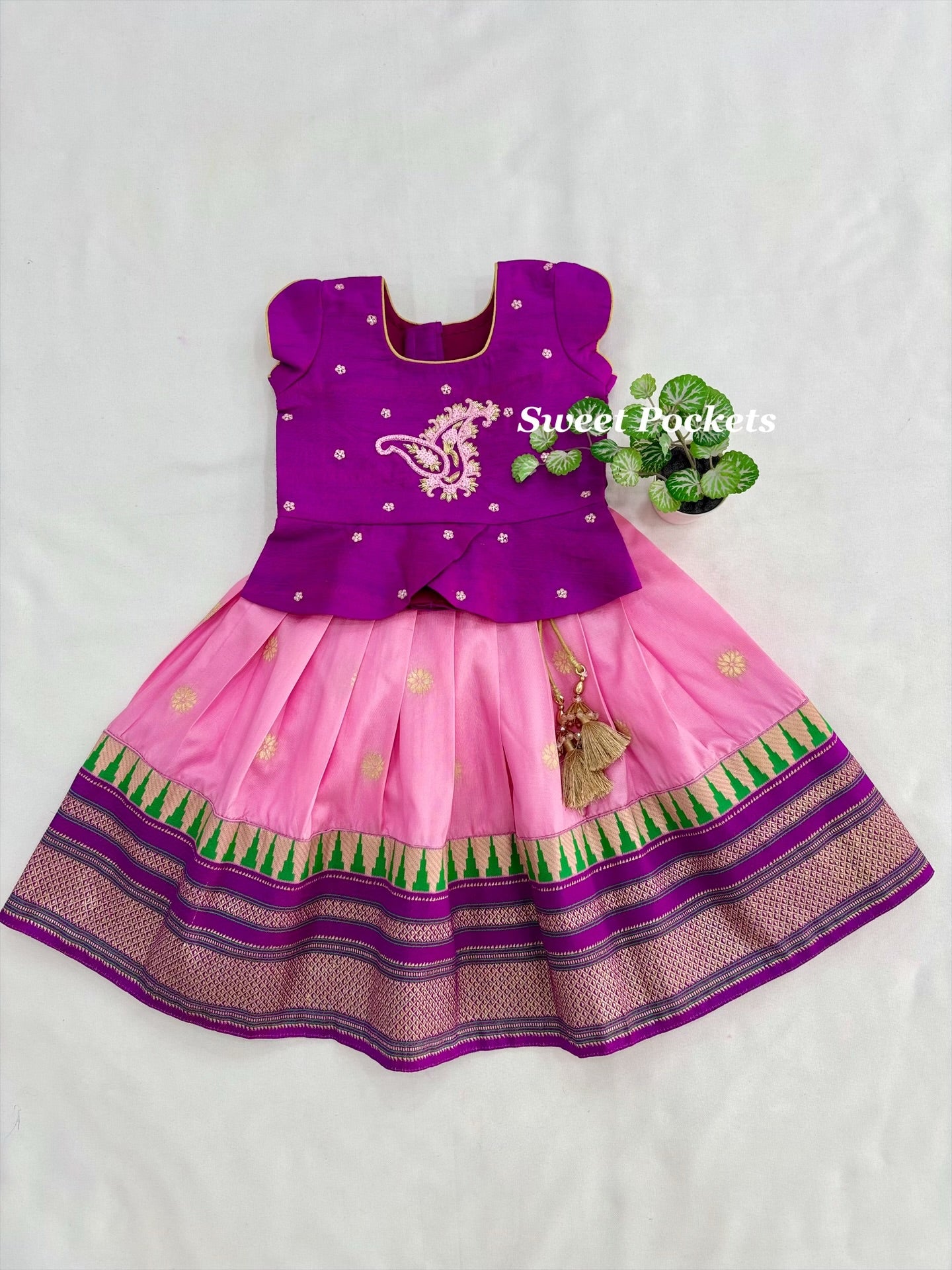Age: 0-1 year(Lehenga set)