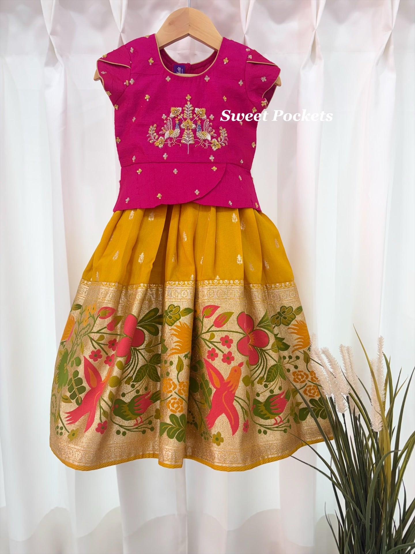 Age: 2- 3 year(Lehenga set)