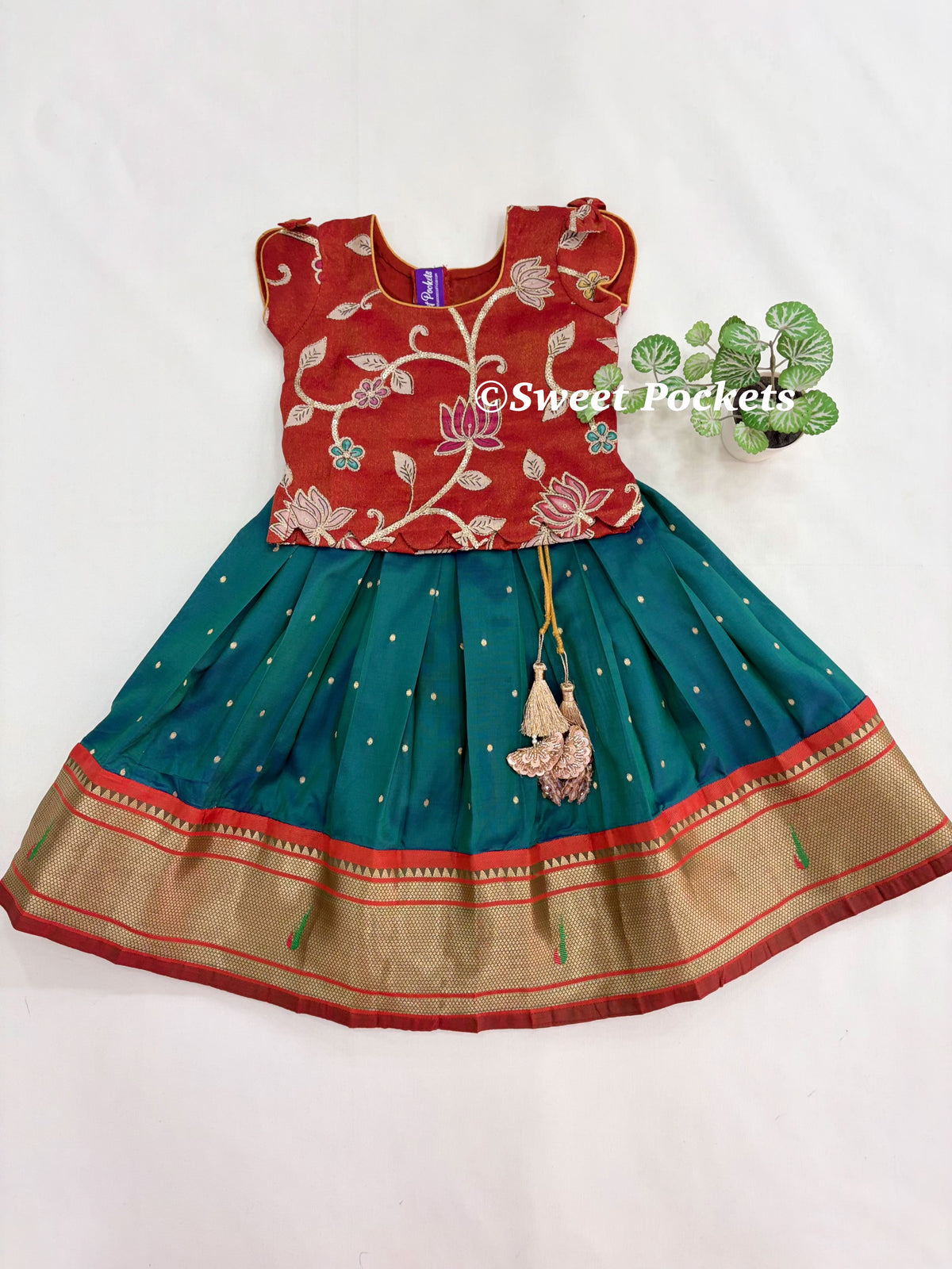 Age: 0-1 year(Lehenga set)